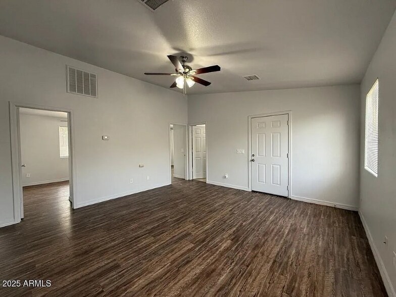 Building Photo - 3324 W Jackson St