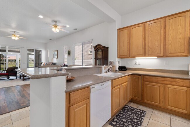 Building Photo - Beautiful Golf Course Home in Solera at Apple Valley (55+ Community)