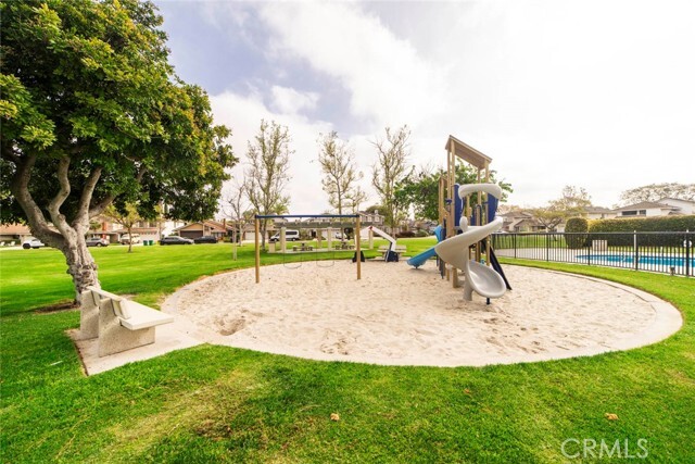 Building Photo - 16 Tanglewood