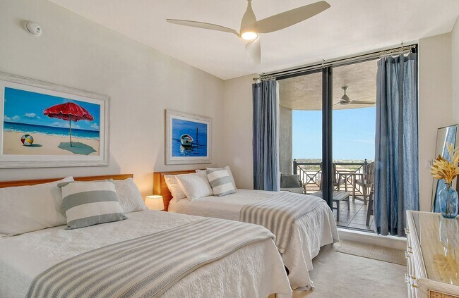 Building Photo - Short term ONLY Amazing 2/2 condo in the heart of downtown Sarasota with Bay View!