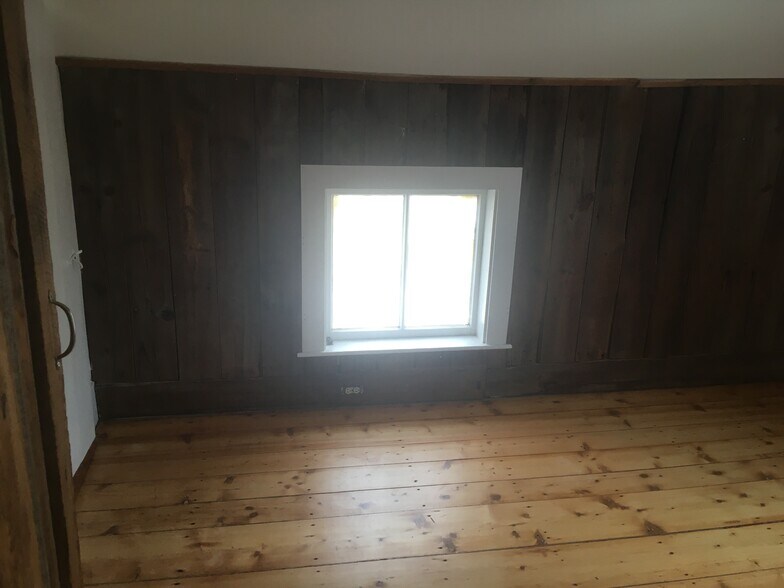 Small bedroom - 468 Union St
