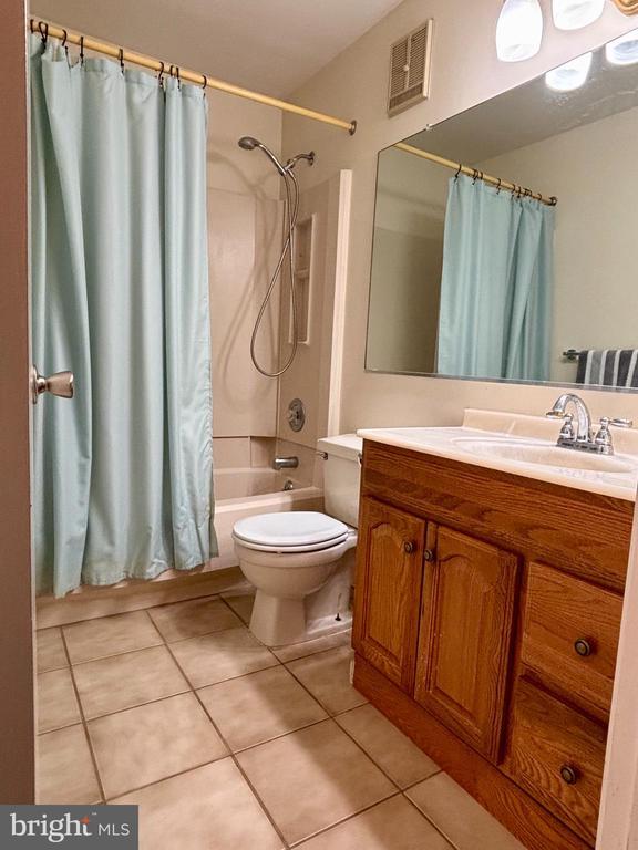 Building Photo - 1821 The Woods II