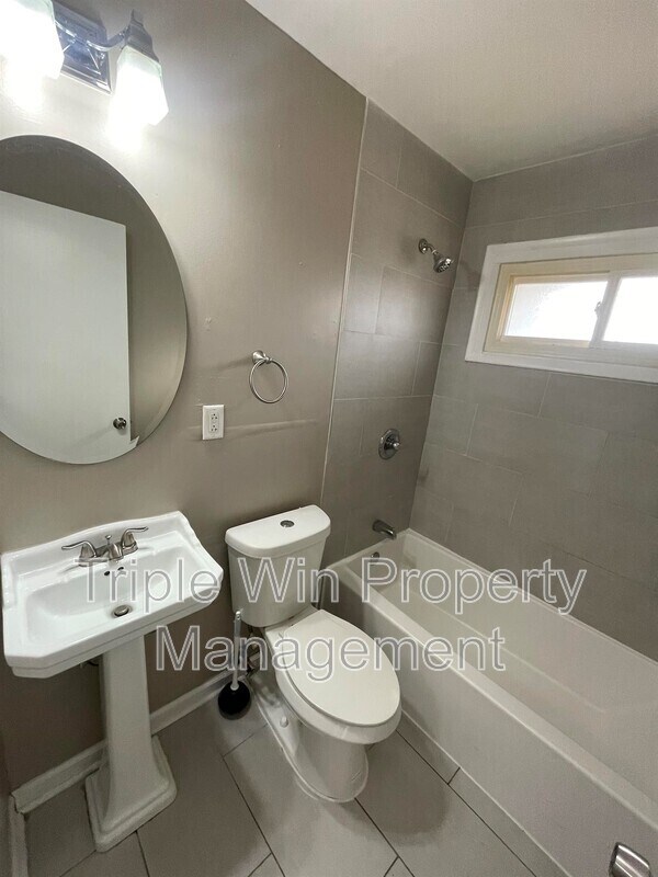 Building Photo - 360 Shepley Dr