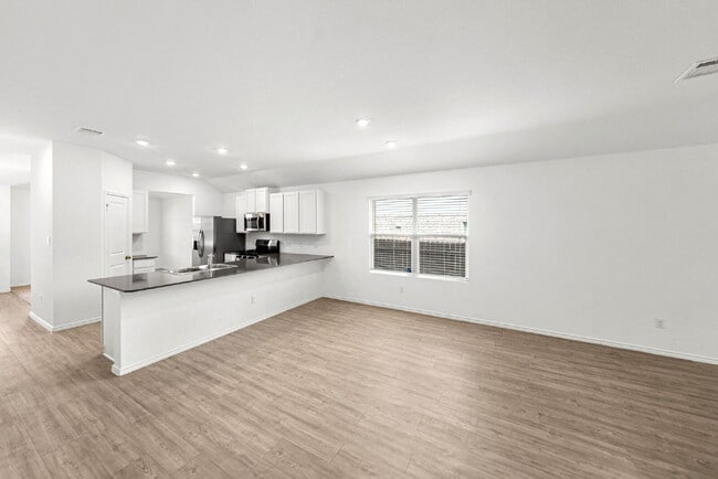Building Photo - Ready NOW! Greenbelt Wooded Views