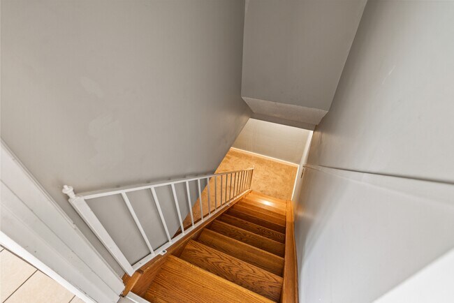 Building Photo - 4521 SW 33rd Terrace