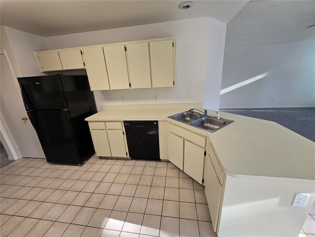 Building Photo - 10441 Deepbrook Dr