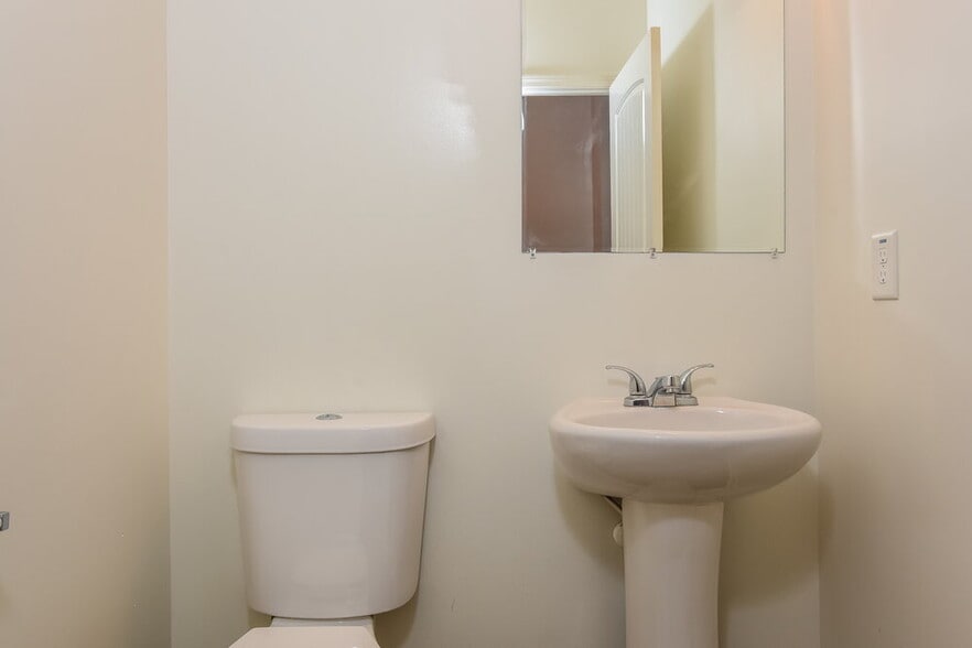 Building Photo - 222 Westridge Cir