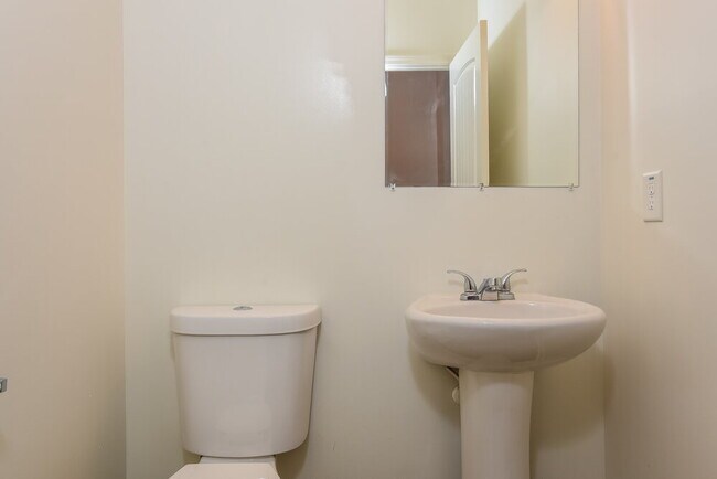 Building Photo - 222 Westridge Cir