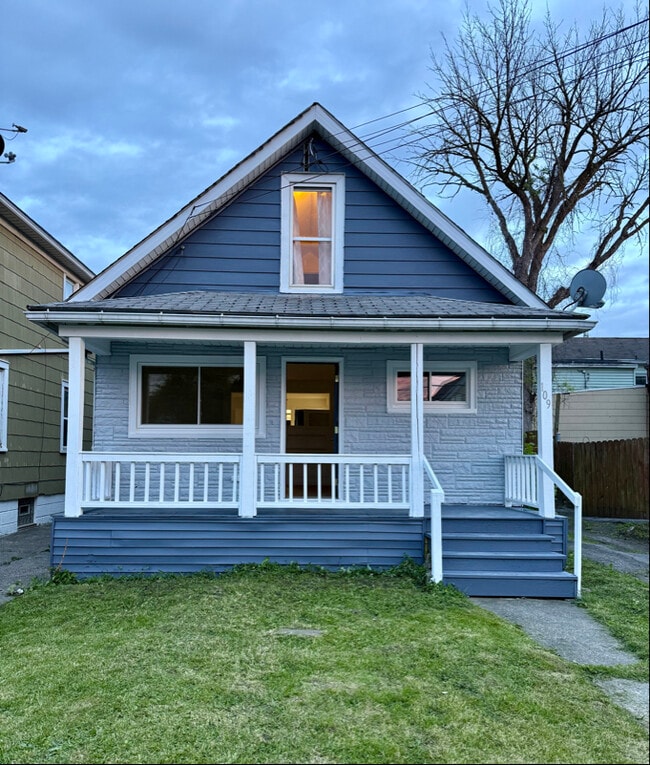Building Photo - 109 6th Ave