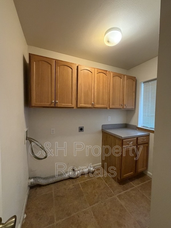 Building Photo - 406 1st St SE