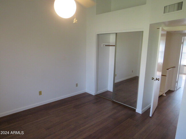 Building Photo - 921 W University Dr