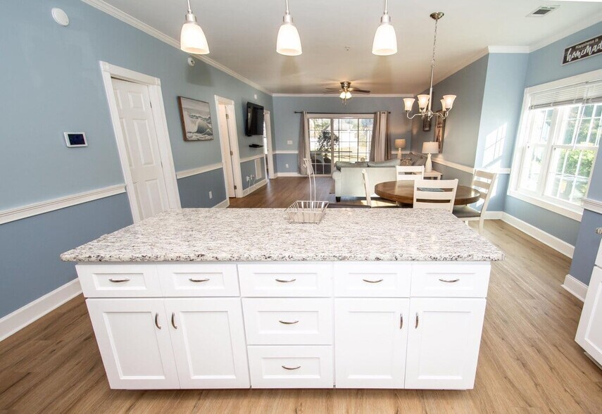 Building Photo - 4868 Dahlia Ct