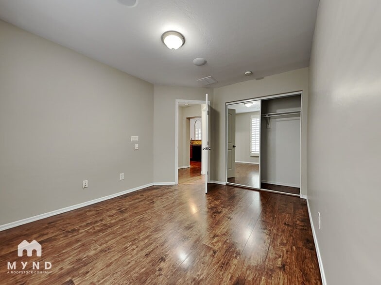 Building Photo - 5733 S 21st Pl