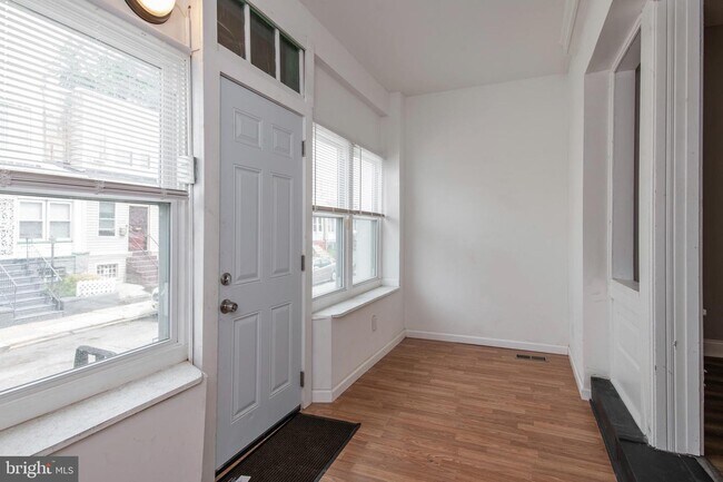 Building Photo - 5524 Delancey St