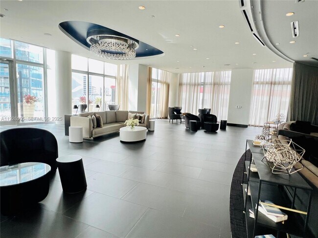 Building Photo - 851 NE 1st Ave