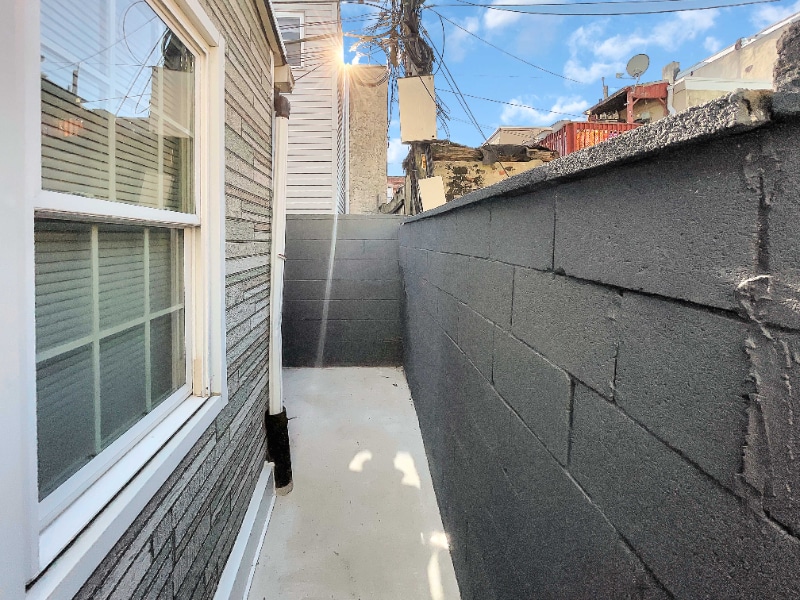 Building Photo - 160 McClellan St