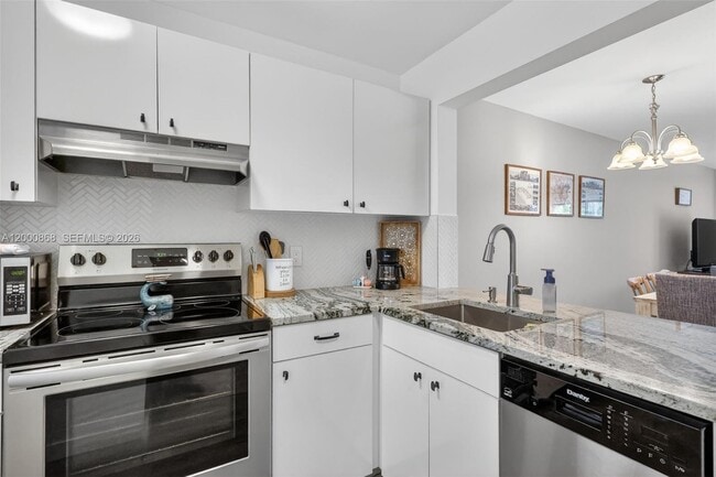 Building Photo - 9425 S Ocean Dr