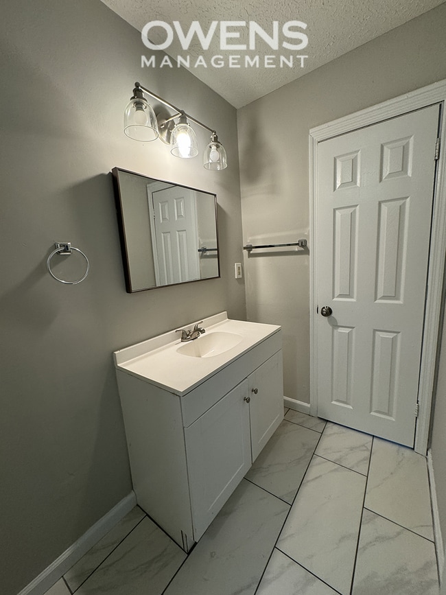 Building Photo - North Hall Duplex Available
