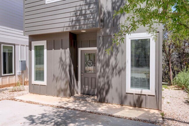 Building Photo - 340 Shady Bluff Dr