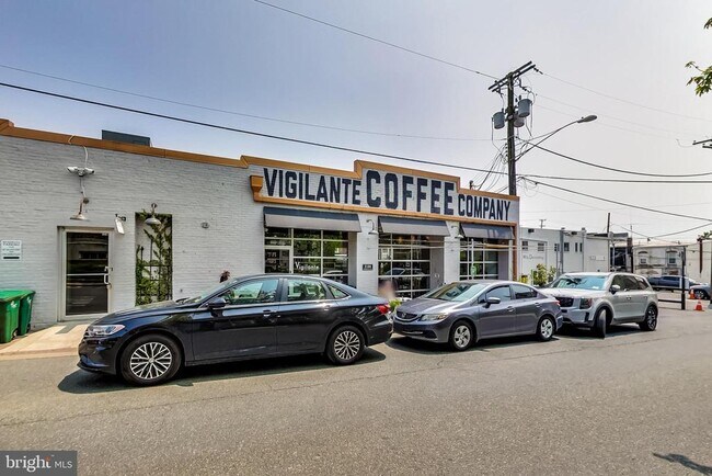 Building Photo - 4550 Longfellow St