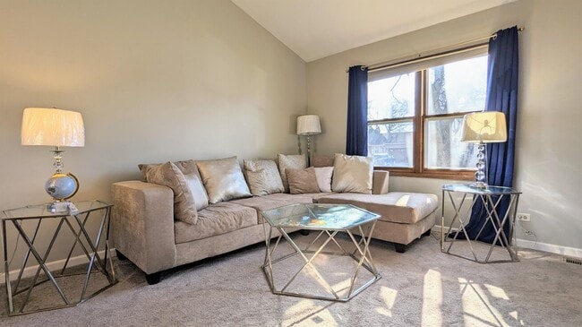 Building Photo - 1401 Knoll Dr