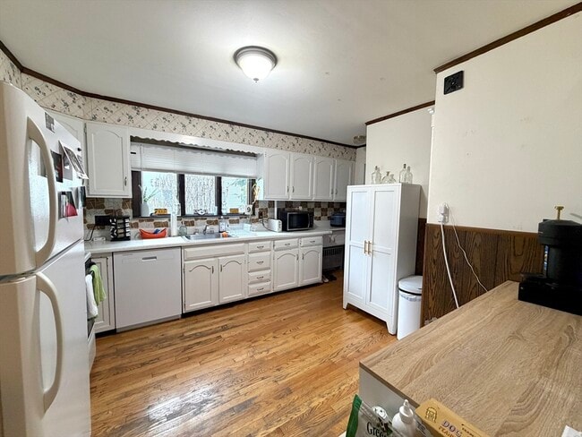 Building Photo - 3 Goldsmith Ave