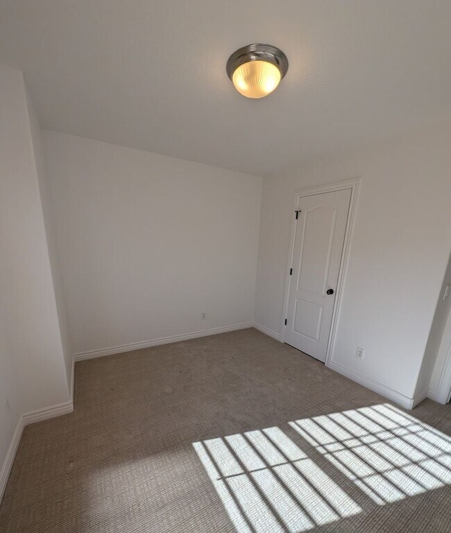 Building Photo - Beautiful 3 Bedroom Condo for Rent in Draper