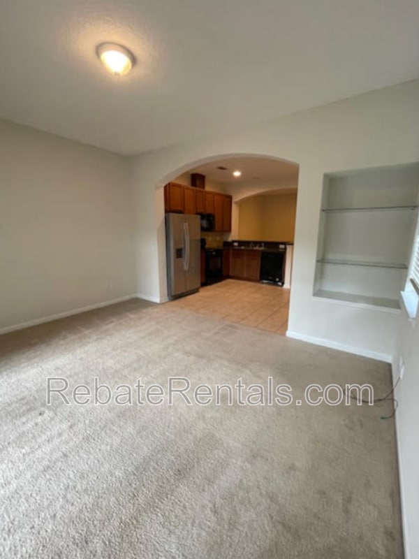 Building Photo - 13026 Sunset Lake Dr
