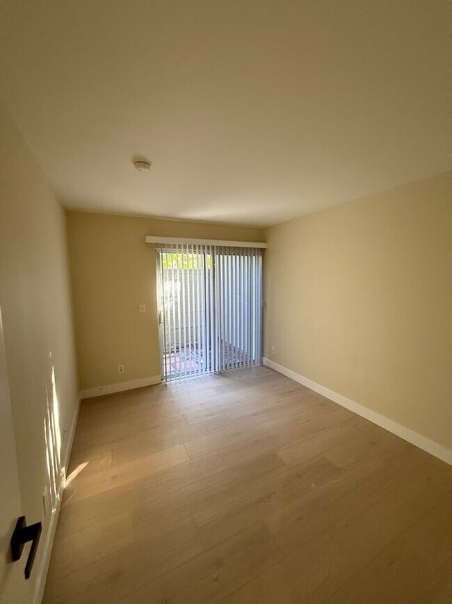Building Photo - Beautiful 3 Bedroom 2 1/2 Bathroom Granada Hills Townhouse! Must See! Ready For Move-In!