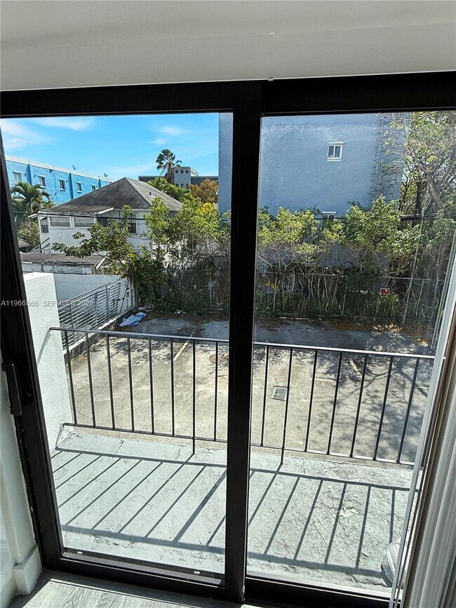 Building Photo - 852 SW 1st St