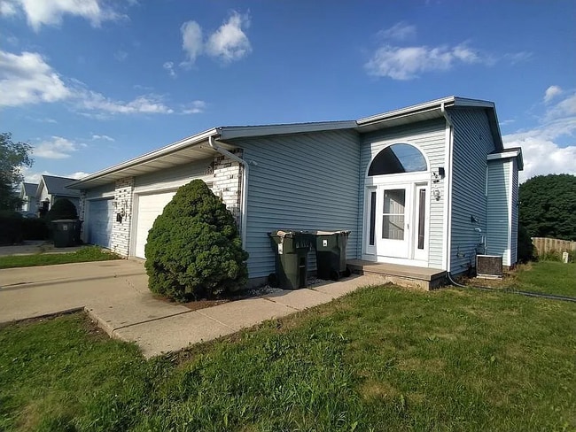 Building Photo - 1057 Clarmar Dr