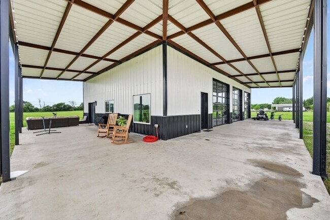 Building Photo - 9082 Wolf Run