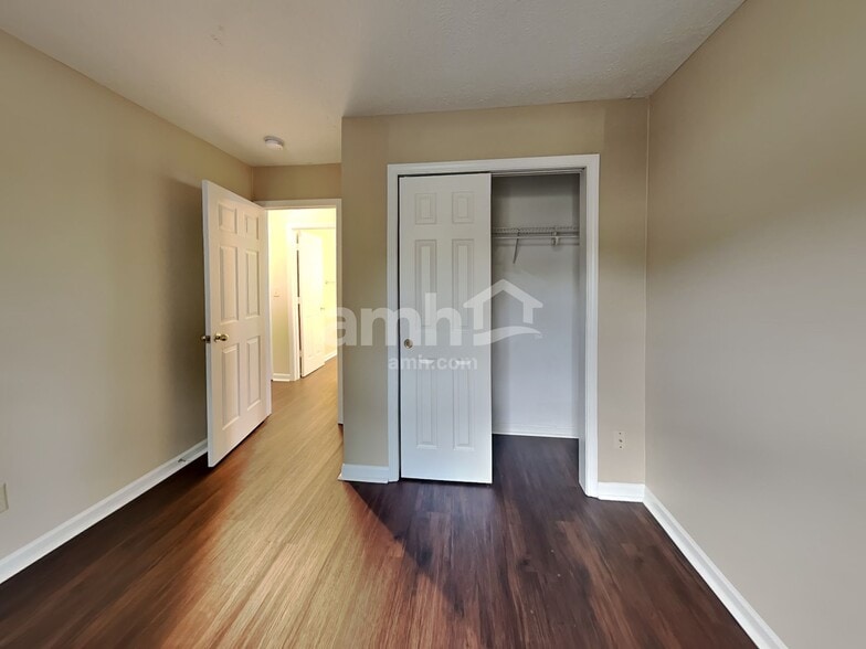 Building Photo - 10917 Snowdrop Way