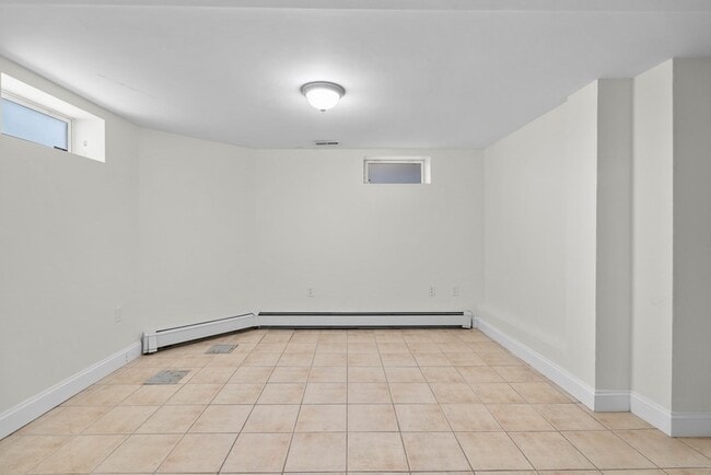 Building Photo - 175 Elm St