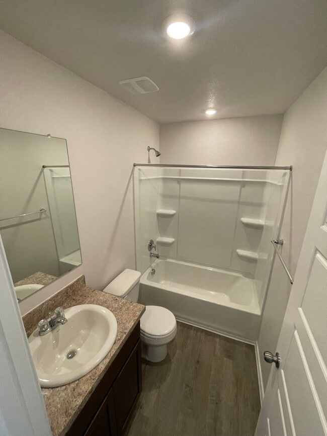 Building Photo - NO HIDDEN FEES! Three Bedroom | Two Bath Home in Legend Pond