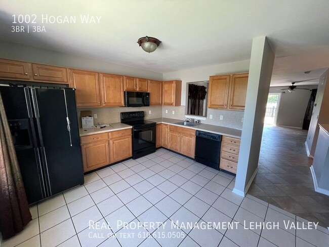 Building Photo - 1002 Hogan Way