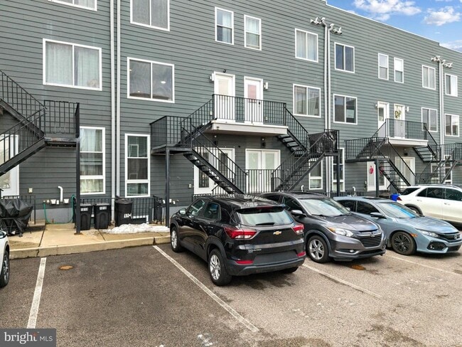 Building Photo - 1215 N 5th St