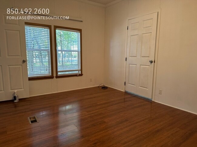 Building Photo - 832 Cross St