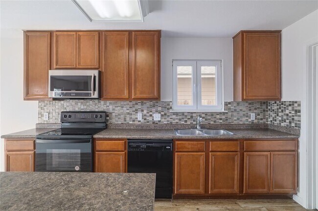 Building Photo - 13237 Coomes Dr