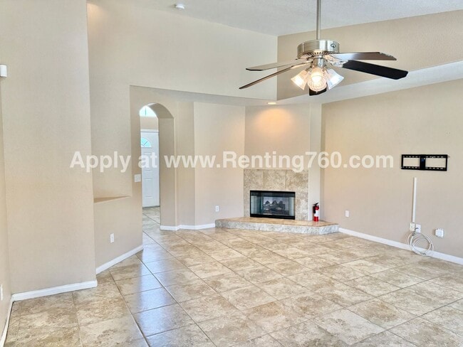 Building Photo - Spacious 4 Bedroom Home in Copper hills Ne...