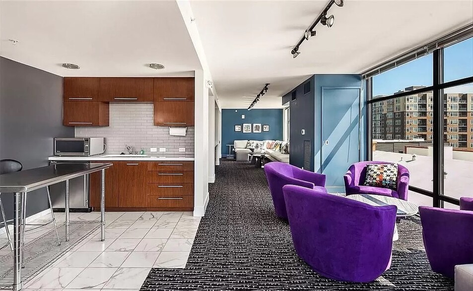 Amenities- Kitchen area 7th floor lounge - 2911 2nd Ave