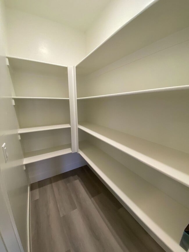 Building Photo - Beautiful 3 Bedroom Single Level Home in S...