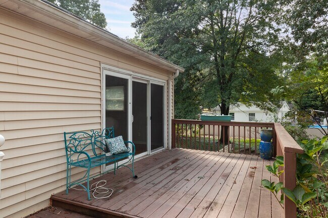 Building Photo - 3BR/2.5BA in Ideal Smyrna Location w/ Deck...