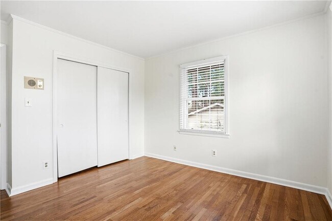 Building Photo - 4165 Williamsburg Dr