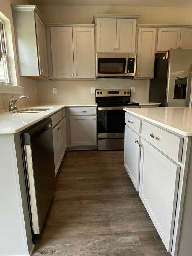 Building Photo - 130 Ridgeview Cir