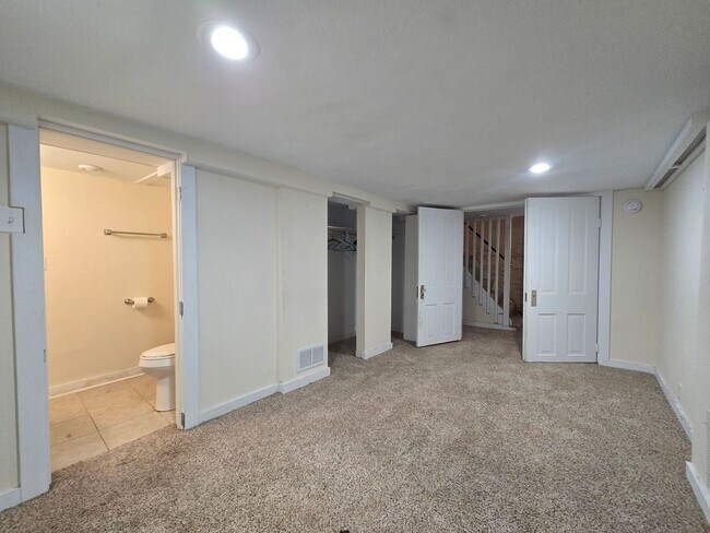 Building Photo - SINGLE FAMILY HOME! Great Location! Laundry, Wood Floors and Parking!