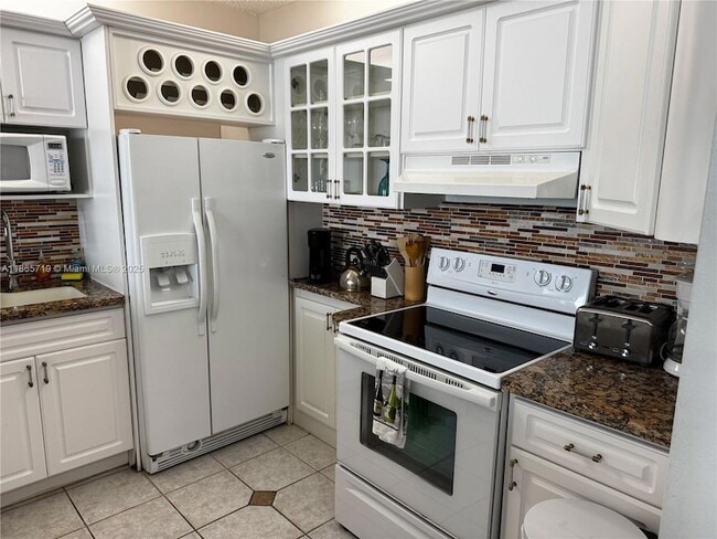 Building Photo - 3725 S Ocean Dr