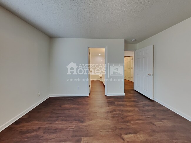 Building Photo - 842 Littleton Dr