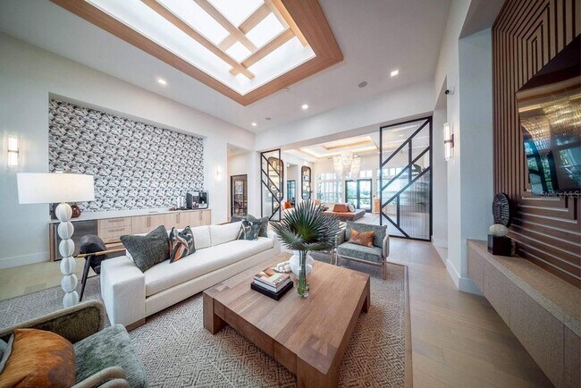 Building Photo - 3020 Base Blvd