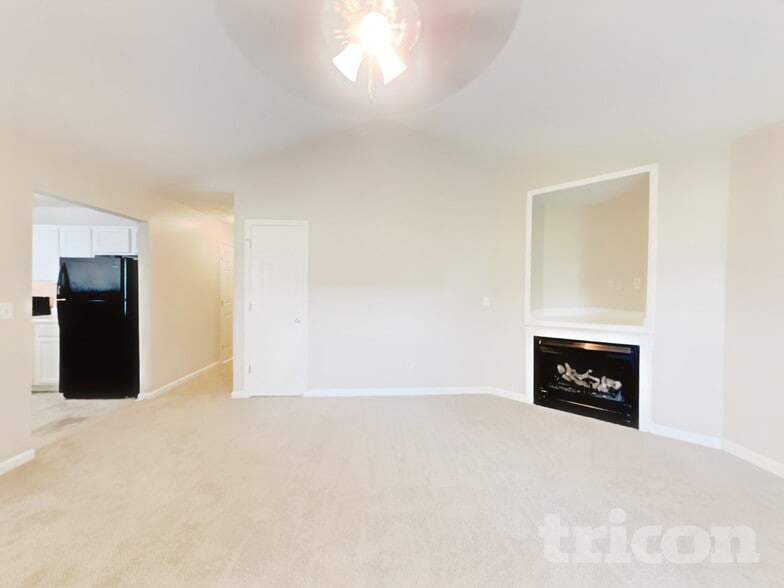Building Photo - 613 Everlasting Way
